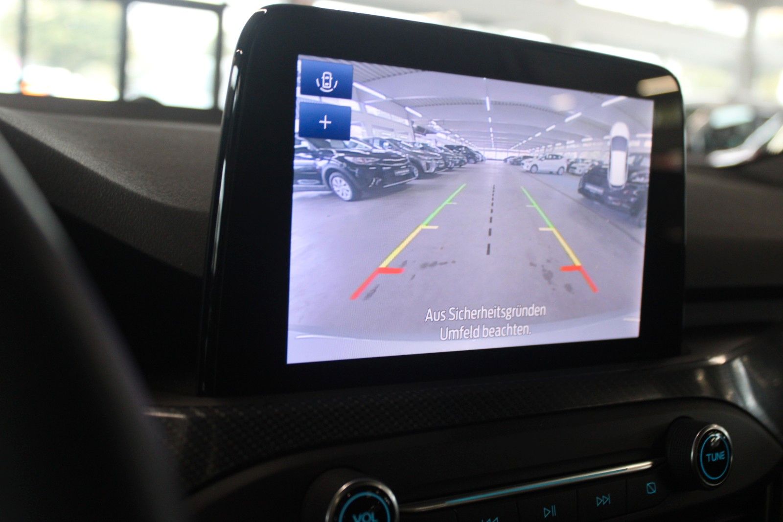 Fahrzeugabbildung Ford Focus 1,5 EB ST-Line Pano HUD LED ACC CAM Winter