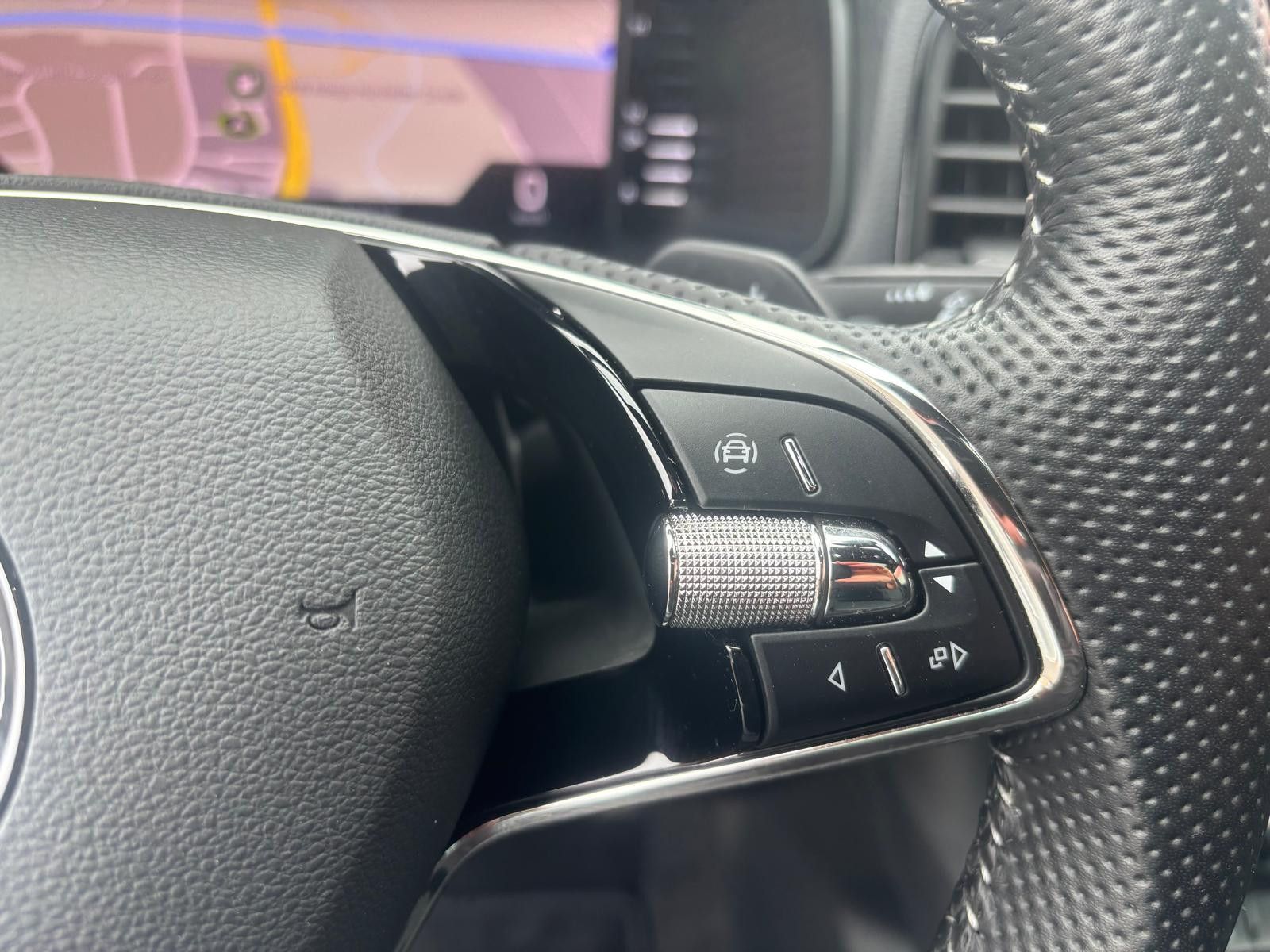 Fahrzeugabbildung SKODA Karoq SportLine 4x4-ACC-PANO-VIRTUAL-KAM-SHZ-LED