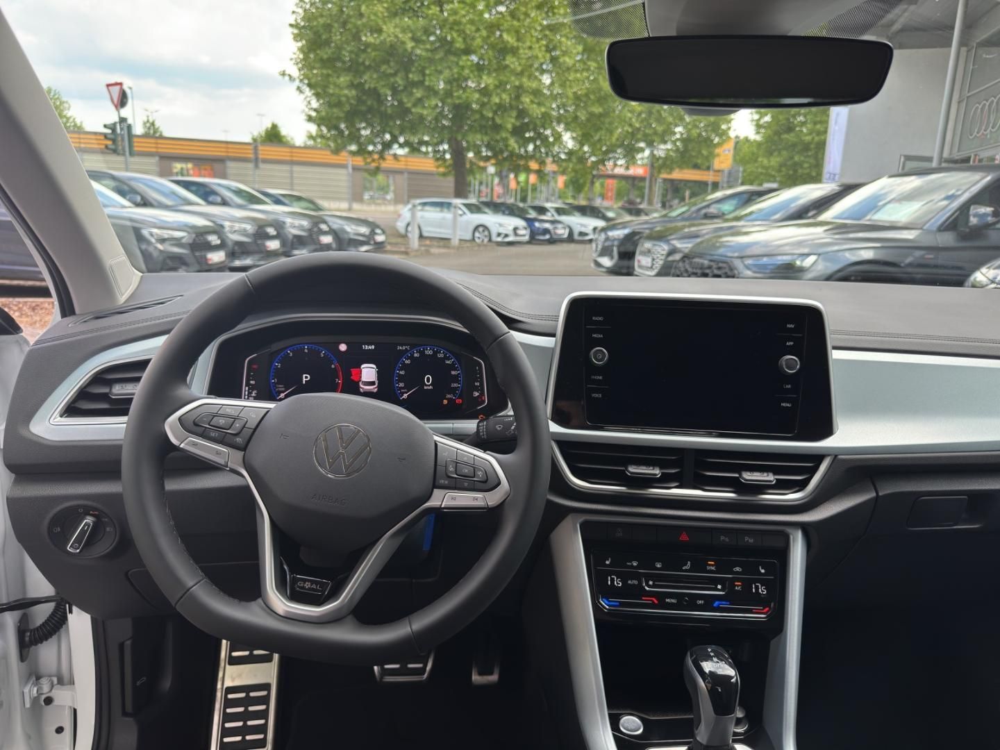 Fahrzeugabbildung Volkswagen T-ROC Life Goal,AHK,GJR,RFK,Climatronic,uvm.