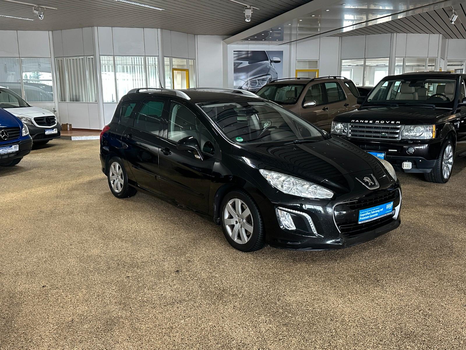 Peugeot 308 2013 — interior