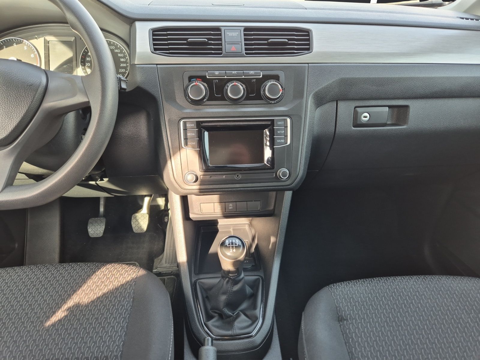 Fahrzeugabbildung Volkswagen Caddy Kombi TSI 7-Si Klima GRA PDC