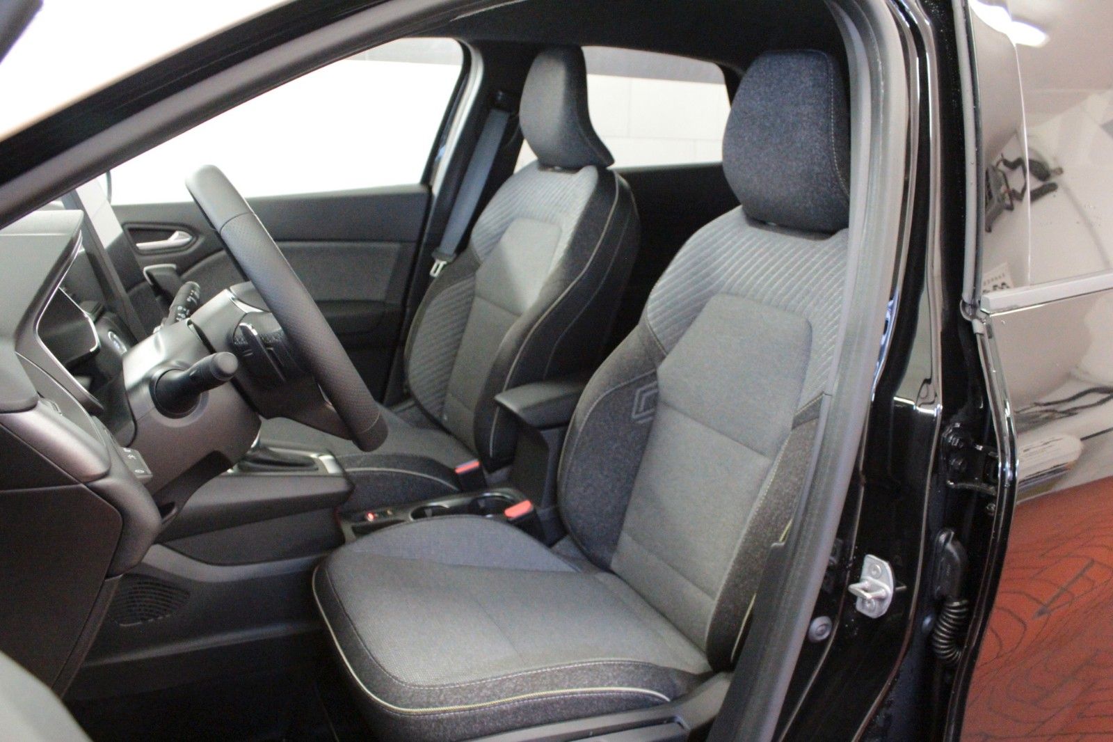 Fahrzeugabbildung Renault Captur Mild Hybrid 160 EDC Techno #15173
