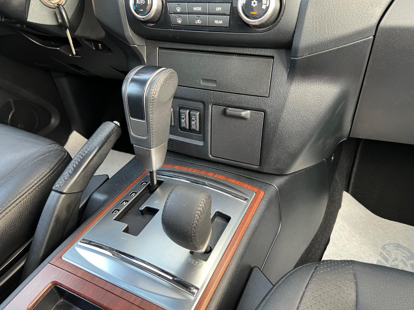 Mitsubishi Pajero 3.2 DI-D 200 ch Instyle 4x4 - 7 places - Cuir - GPS - Toit ouvrant