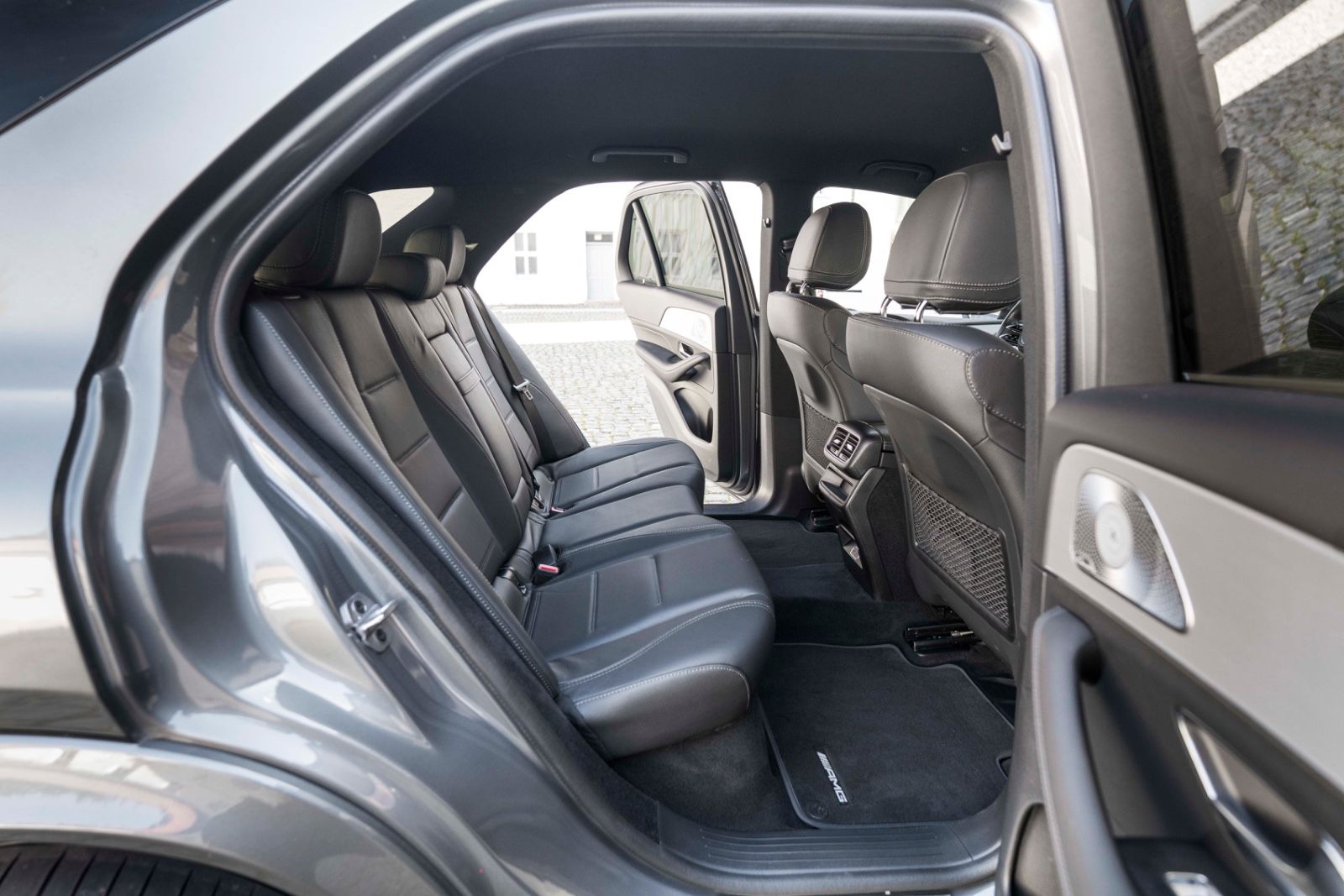 Fahrzeugabbildung Mercedes-Benz GLE 350de 4Matic AMG 3D KAM BURMESTER ACC LUFT