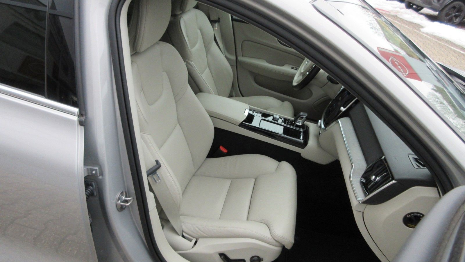 Fahrzeugabbildung Volvo V60 T8 Plus Bright | AHK |