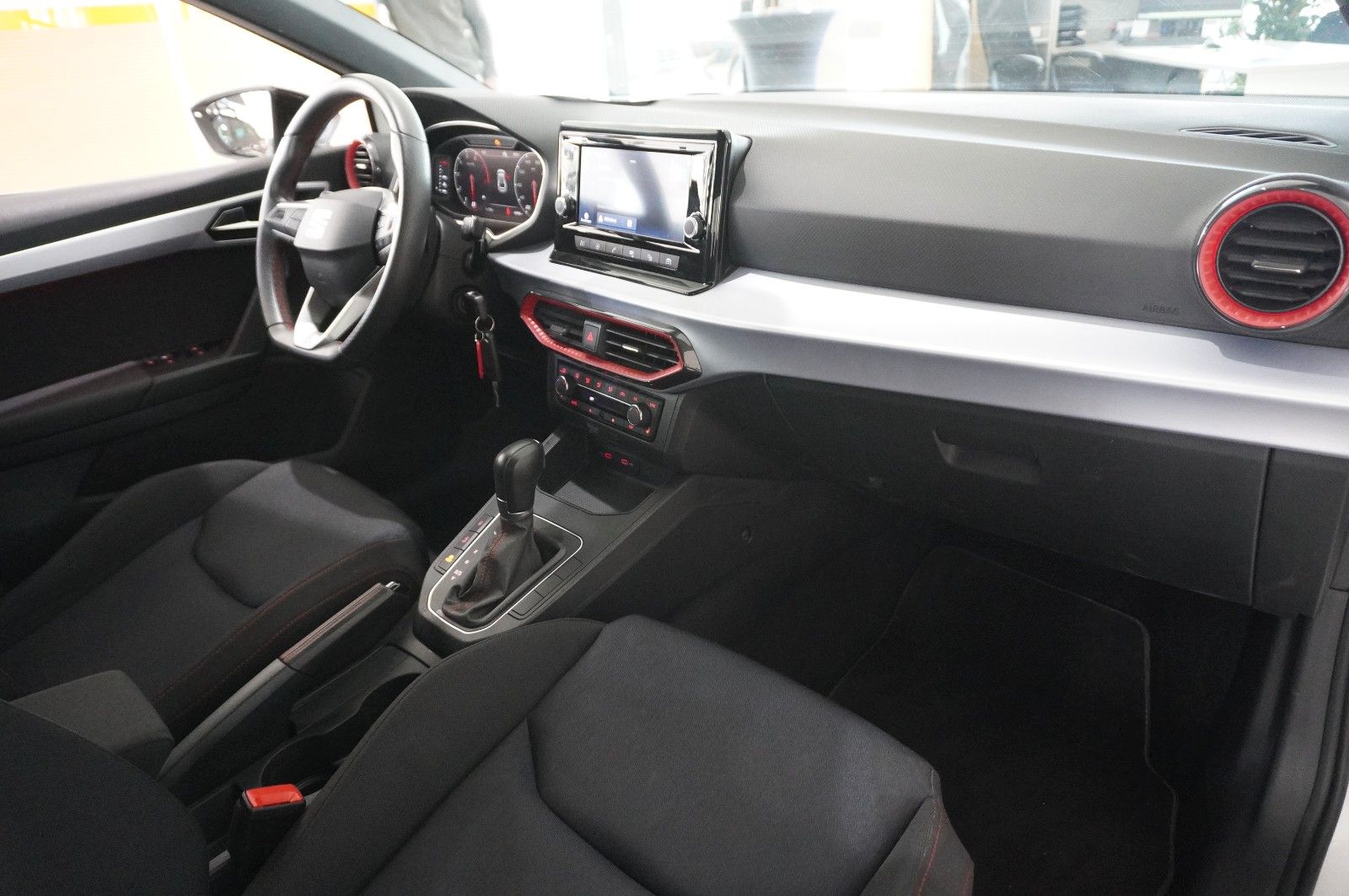 Fahrzeugabbildung SEAT Ibiza 1.0 TSI FR SPORT DSG NAVI/LED/VIRTU/SH/DAB