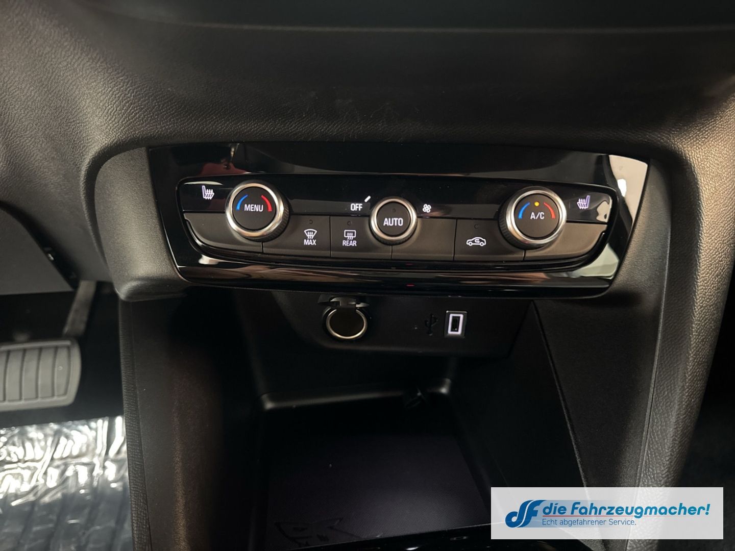 Fahrzeugabbildung Opel Corsa-e *SHZ 11KW Wärmepumpe Alu*Digitales Cockp