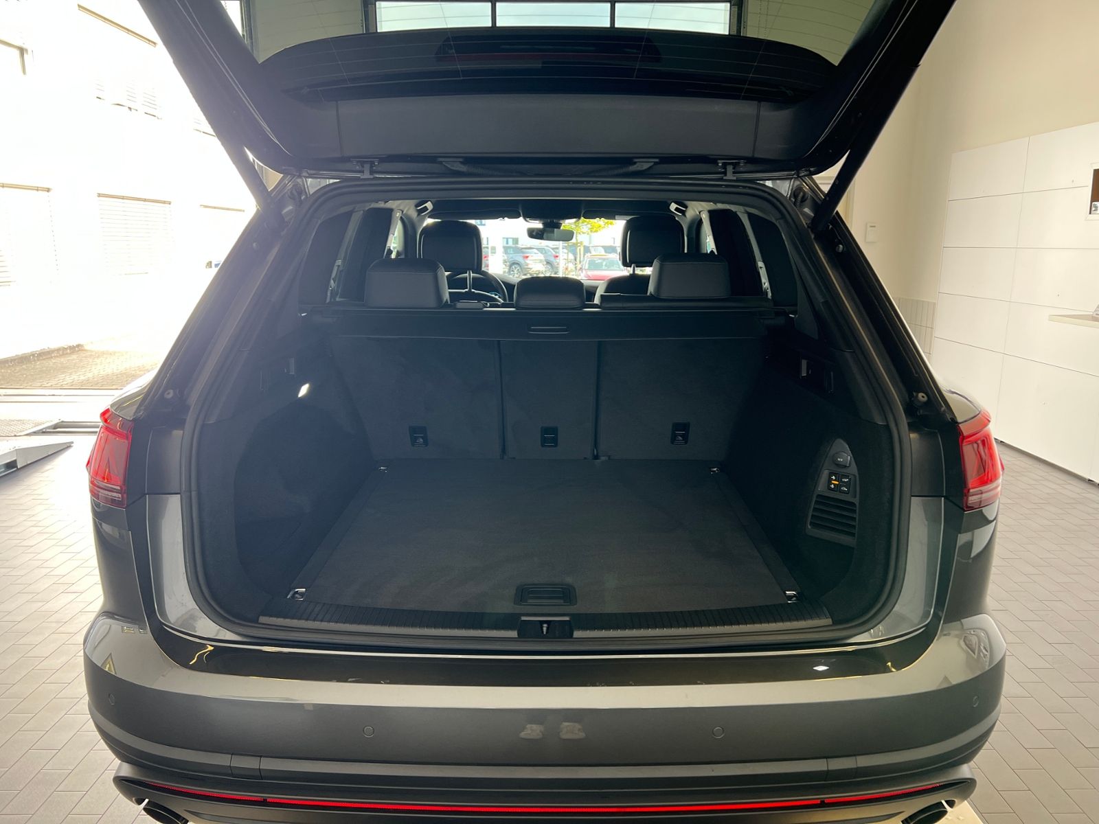 Fahrzeugabbildung Volkswagen Touareg 3.0 TDI 4MOTION *AHK, Luft, Leder, ACC,