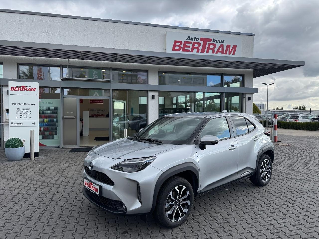 Toyota Yaris Cross Hybrid FWD Team Deutschland