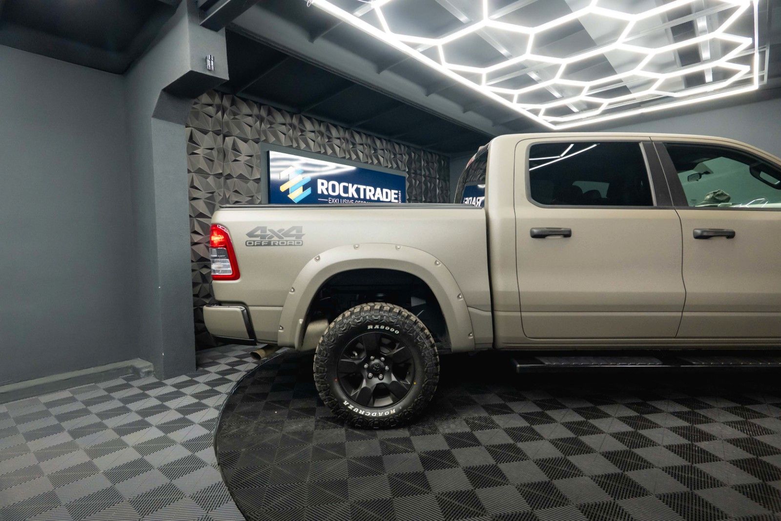 Fahrzeugabbildung Dodge RAM 5.7 V8 HEMI 4x4 OFFROAD RAPTOR Style 19% VAT