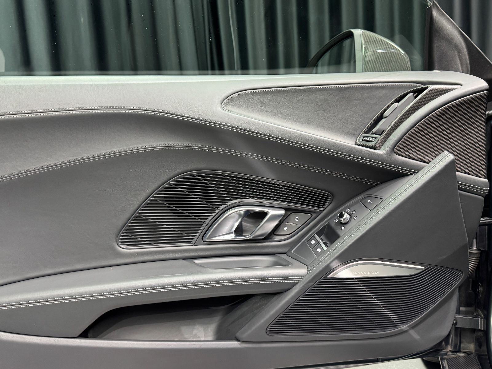 Fahrzeugabbildung Audi R8 Coupe 5.2 FSI V10 plus|CARBON|VOLL