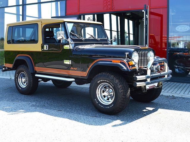 Jeep CJ-8 Scrambler