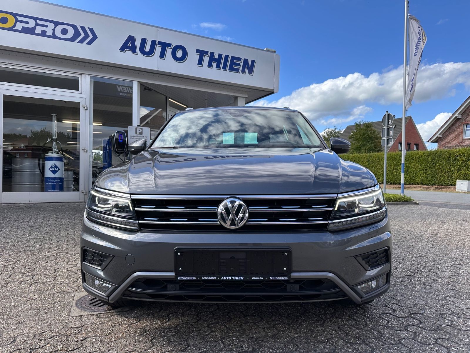 Fahrzeugabbildung Volkswagen Tiguan 2.0 TDI 4M Highline DSG AHK/HUD/Navi/LED