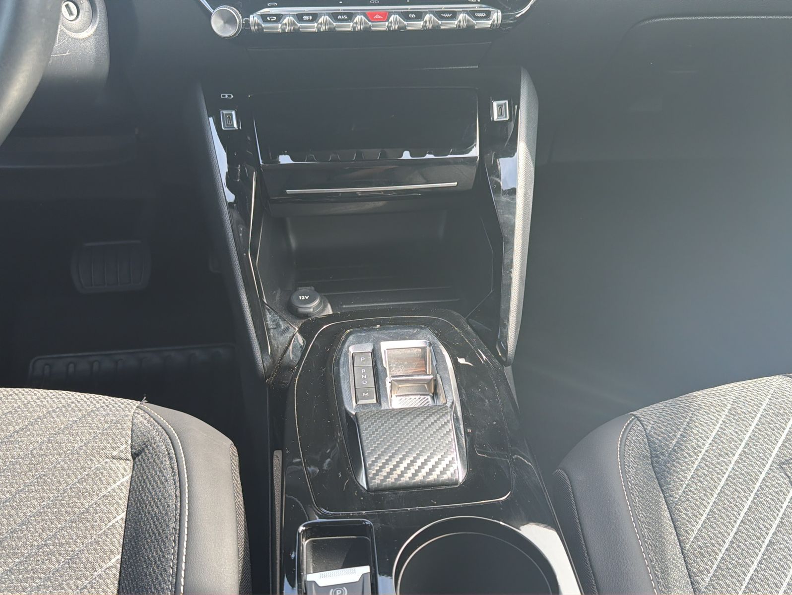 Fahrzeugabbildung Peugeot 208 Hybrid 110 Allure - Automatik
