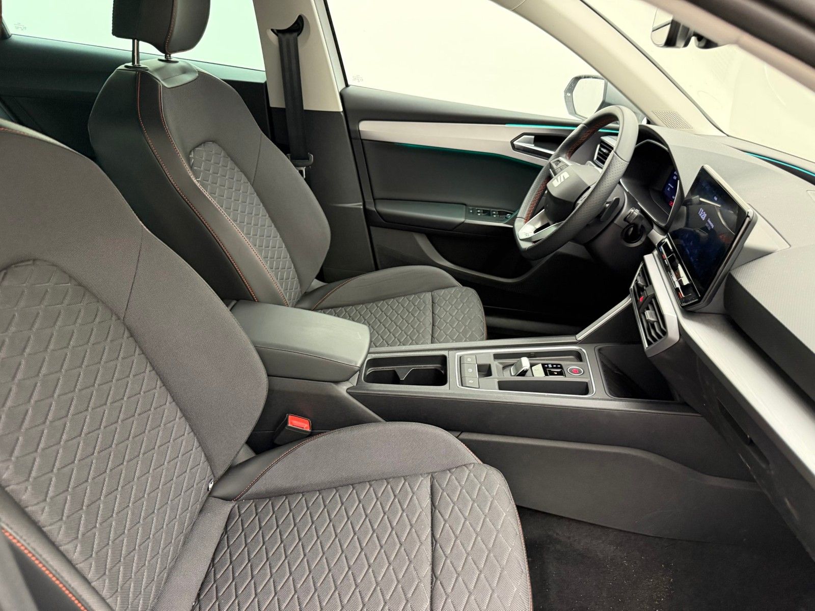 Seat Leon Sportstourer 2.0 TDI DSG FR VisionXL Navi imagem 3