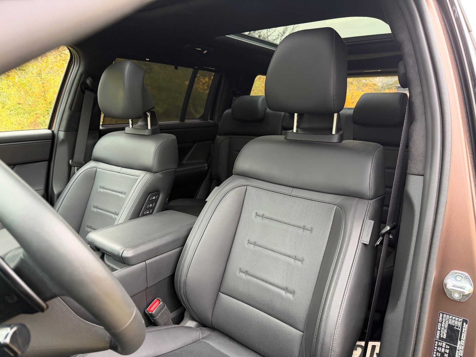 Fahrzeugabbildung Hyundai SANTA FE 1.6T-GDI HEV Blackline *Standhzg*AHK*