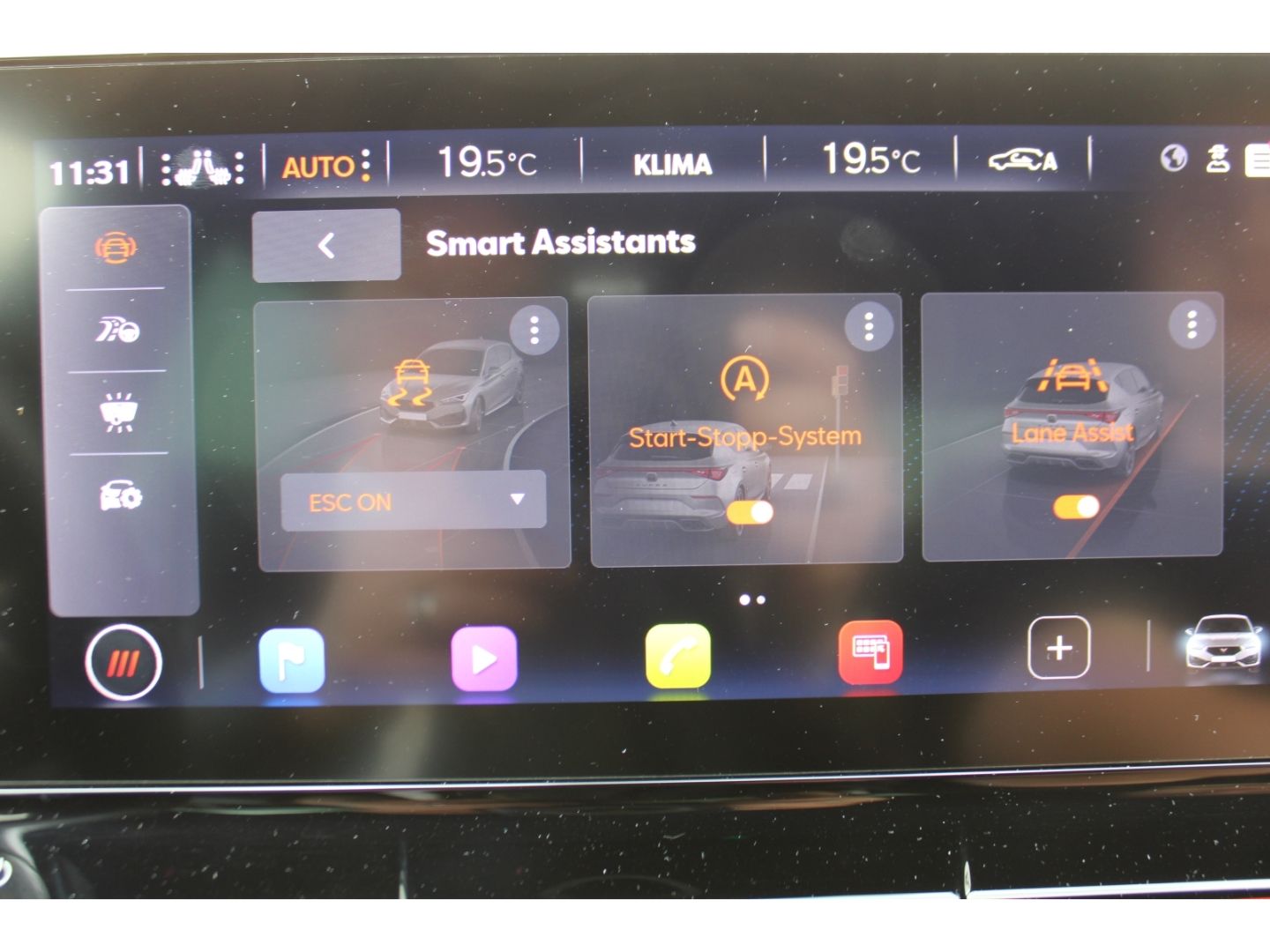 Fahrzeugabbildung CUPRA Leon 2.0 TSI VZ DSG ACC LED Navi PDC RFK SHZg DA