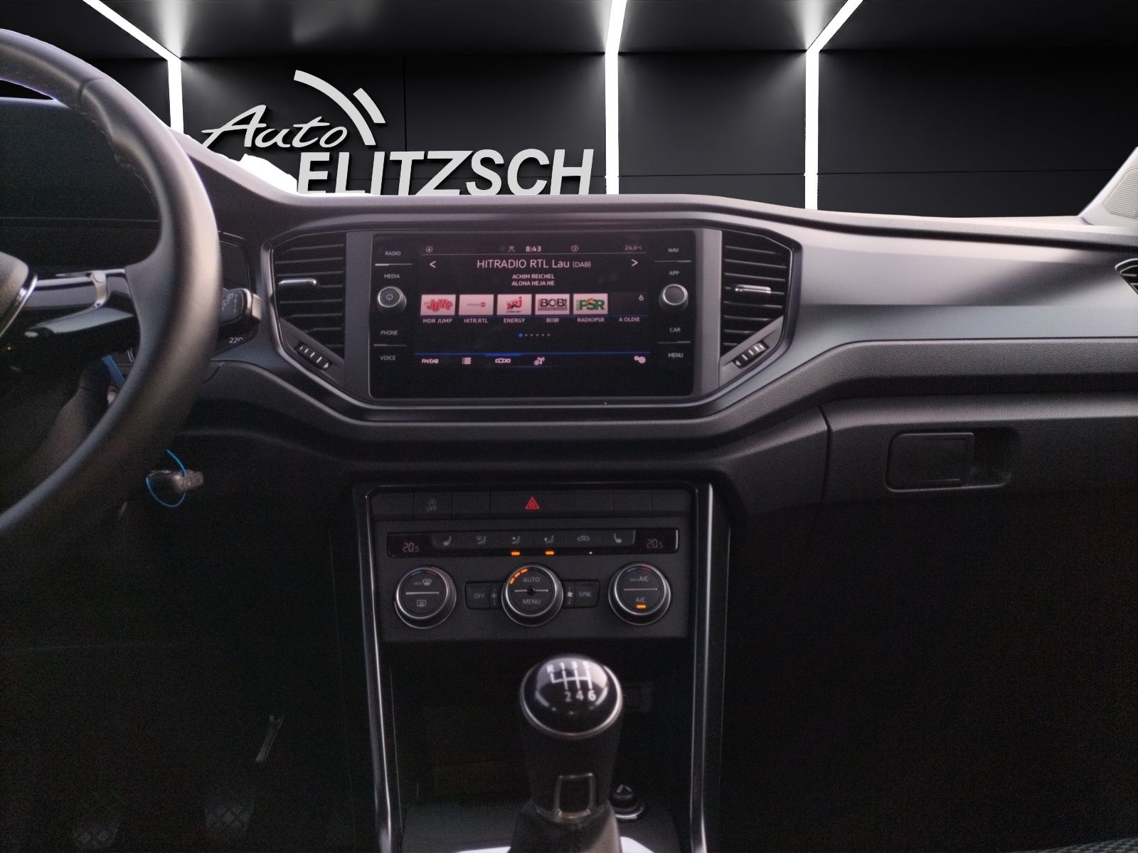 Fahrzeugabbildung Volkswagen T-Roc TSI AHK SHZ Klima WeConnect DAB+