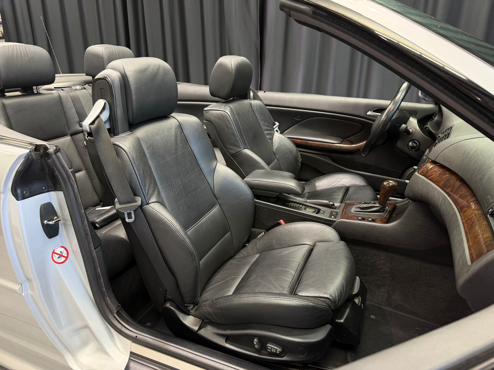 Fahrzeugabbildung BMW 330Ci|M-PAKET 2|HIFI|PDC|NAVI|LCI