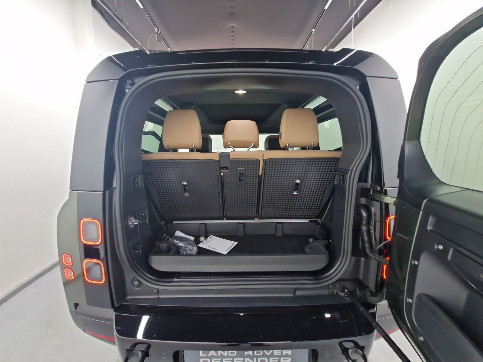 LAND ROVER Defender 90 D350 X-Dynamic SE AHK Matrix 22-Zoll – Bild 9