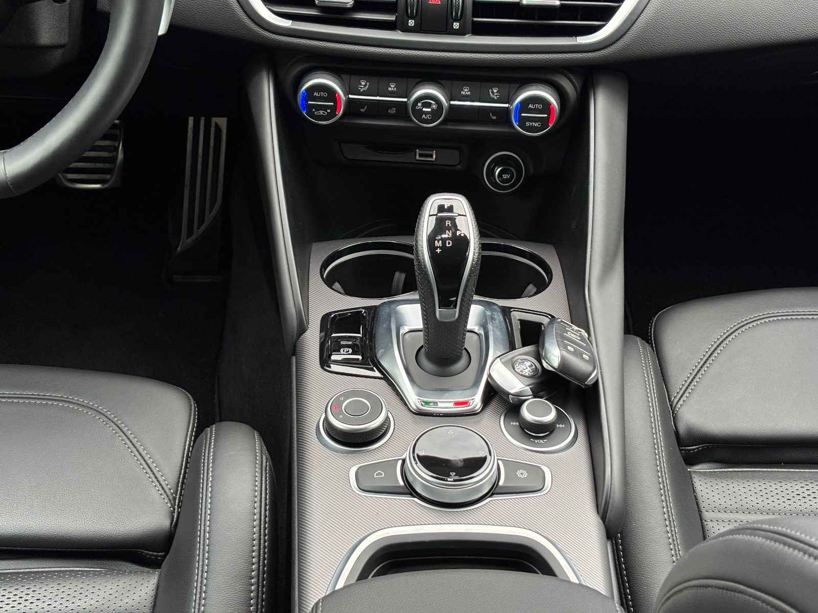 Fahrzeugabbildung Alfa Romeo Giulia Veloce Q4/ACC/MEMORY/KAMERA/NAVI/SOUND/