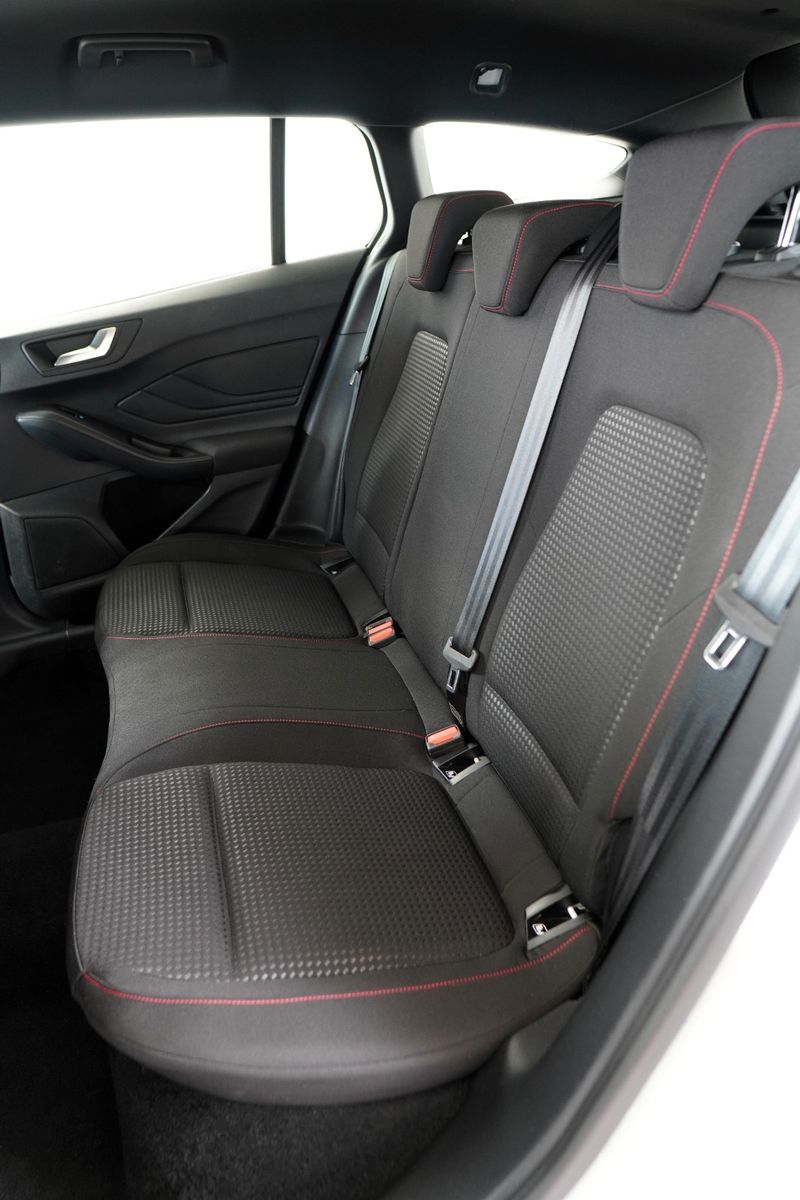 Fahrzeugabbildung Ford Focus Turnier ST-Line *MwSt*1.Hand*Autom.*Navi*