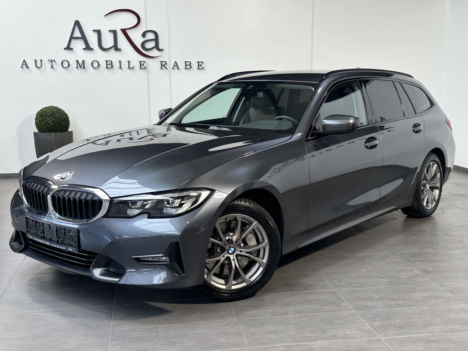 Fahrzeugabbildung BMW 330i Touring Sport-Line NAV+LED+SHZ+HiFi+AHK+VC