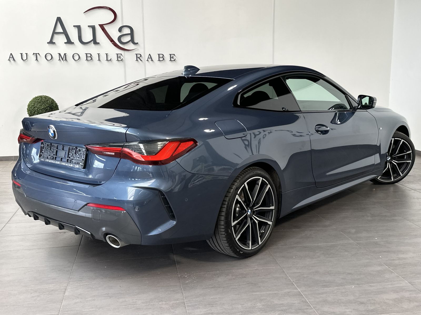 Fahrzeugabbildung BMW 420d Coupé M-Sport NAV+LED+AHK+HEAD-UP+360°+19ZO