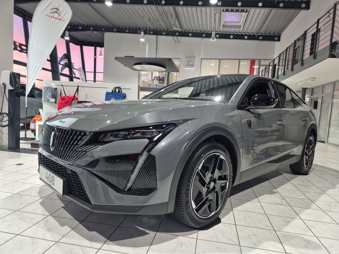 Fahrzeugabbildung Peugeot 408 Hybrid 1.2 GT HYBRID 136 Panorama Navi SHZ