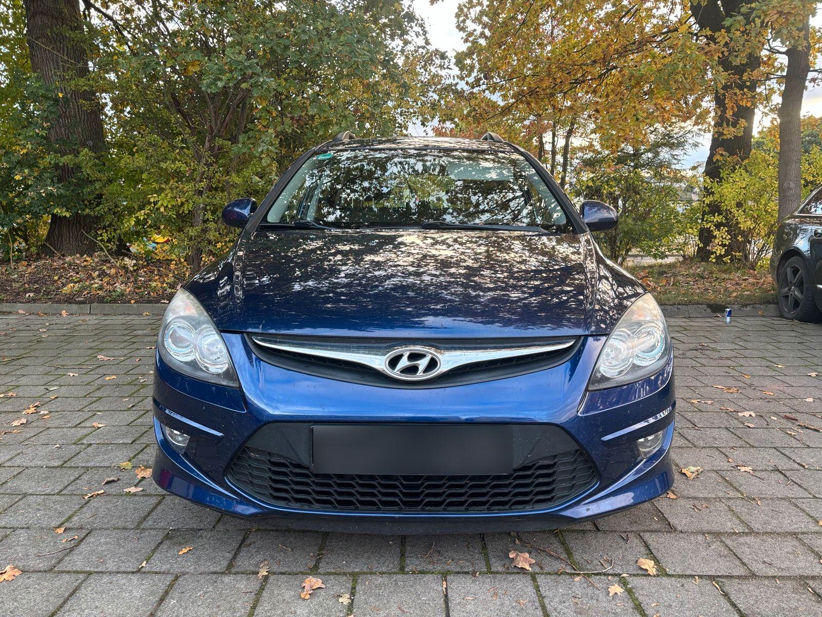 Hyundai i30 2011 — rear view