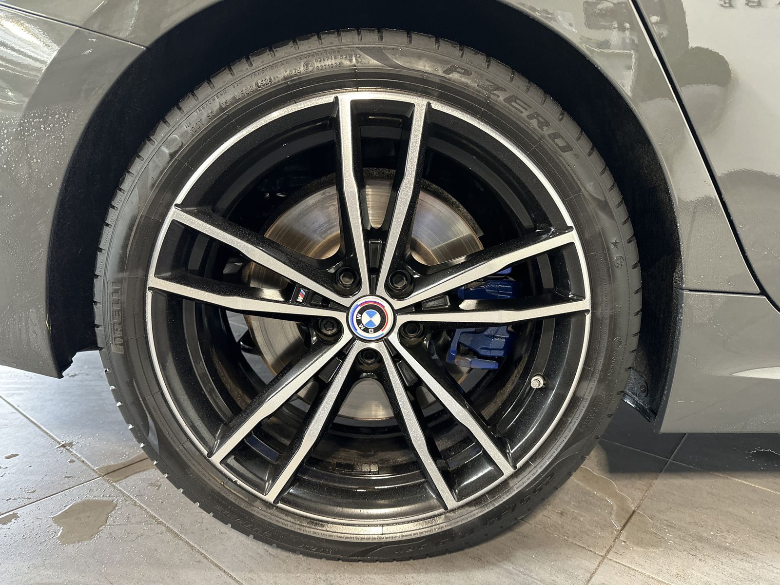 Fahrzeugabbildung BMW 330d Touring M-Sport NAV+LED+AHK+PANO+H&K+19ZOLL