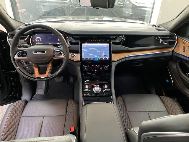Fahrzeugabbildung Jeep GRAND CHEROKEE -L- SUMMIT-RESERVE 5.7L-V8 SOFORT