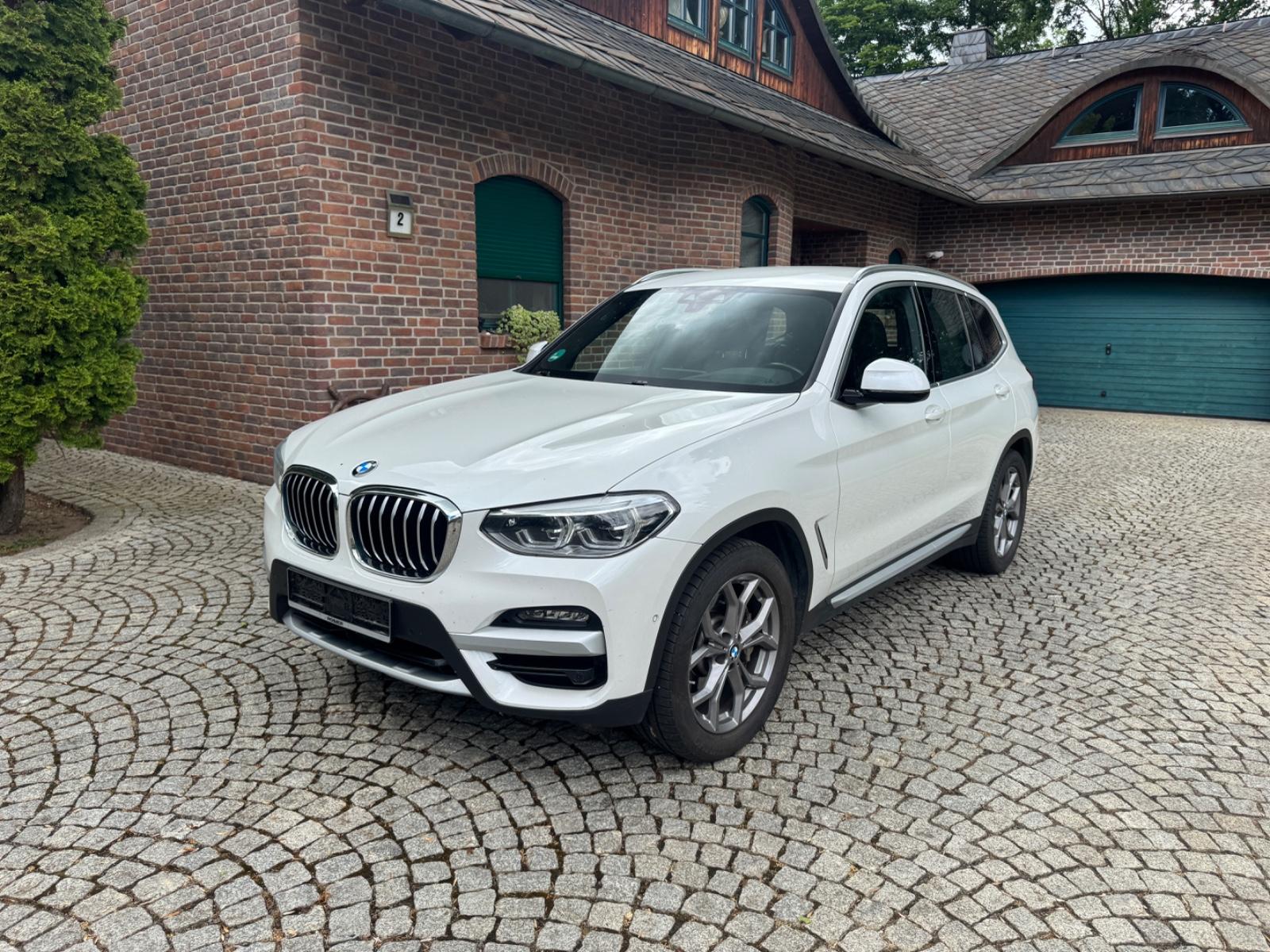 BMW X3 xDrive30d/LED/LEDER/HEAD UP/AHK/STANDHzg