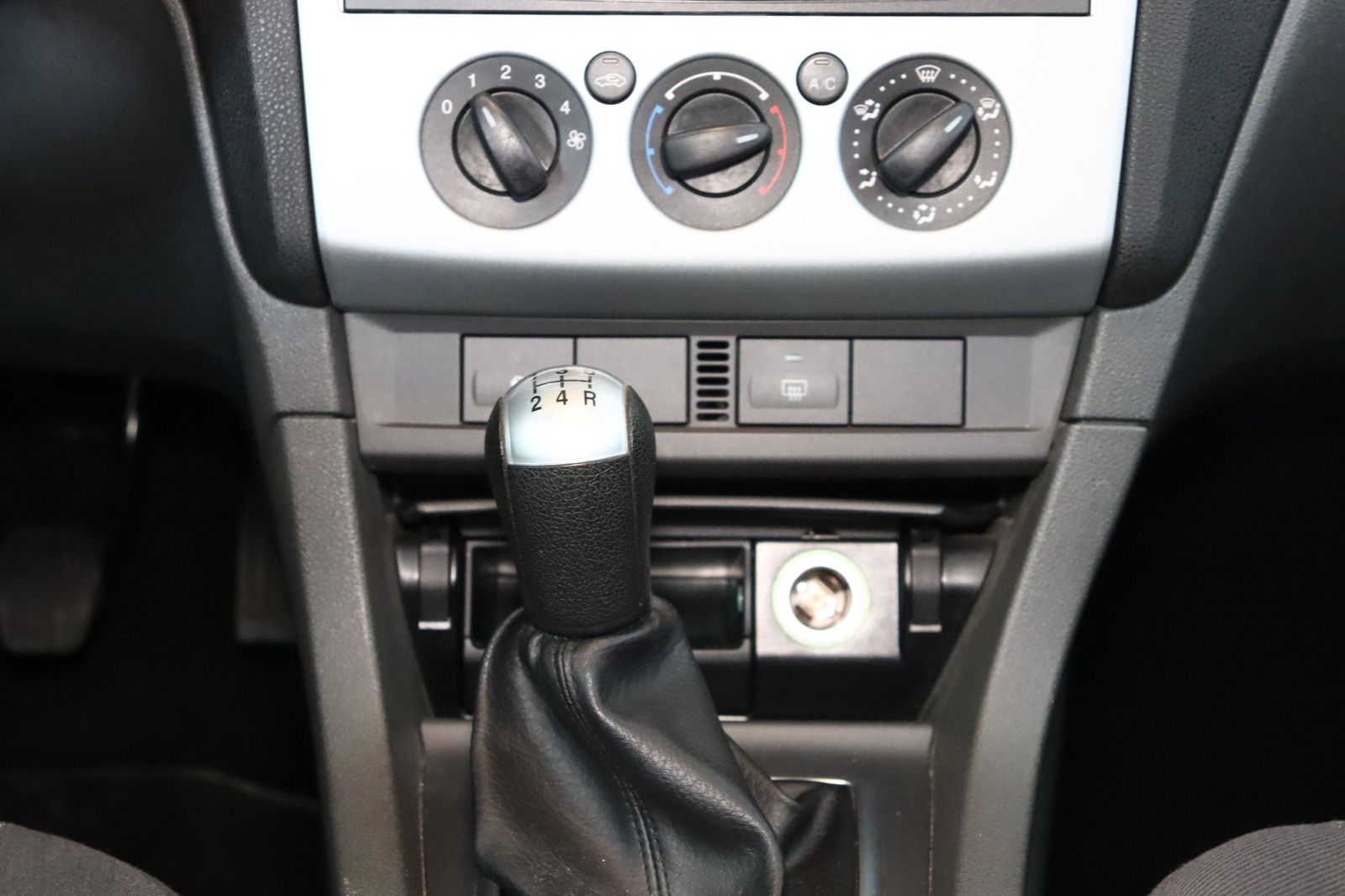 Fahrzeugabbildung Ford Focus 1.6 Ambiente HU/AU 05.26