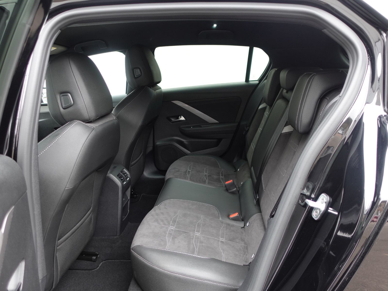 Fahrzeugabbildung Opel Astra 1.2Turbo GS 48V Hybrid eDCT Navi,Kamera,SH