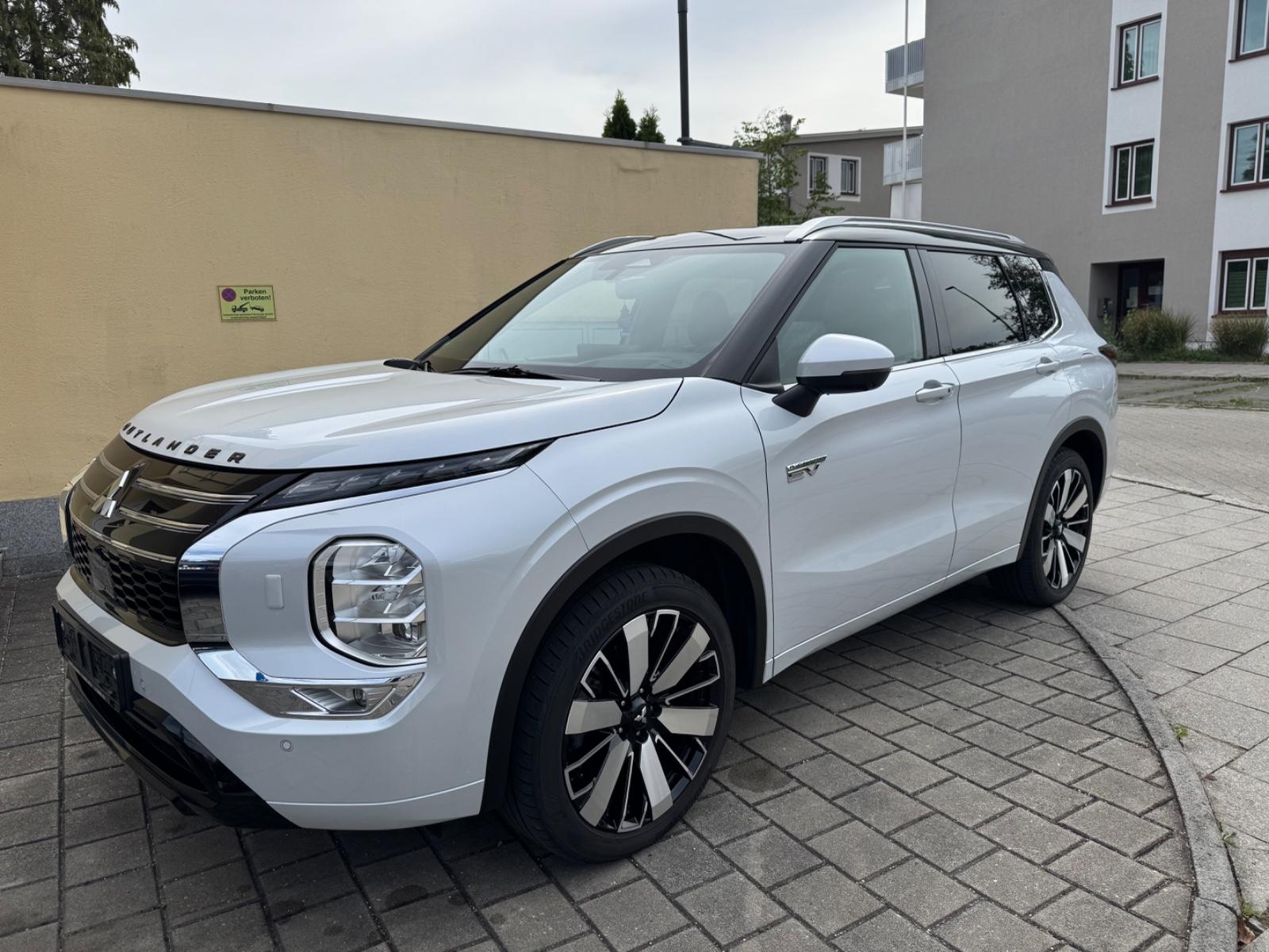 Mitsubishi LUXURY  2.4 PHEV 100 kW S-AWC Top