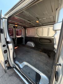 Opel Vivaro - 10