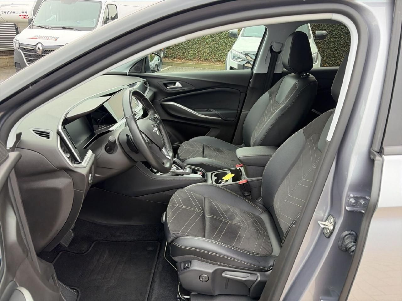 Fahrzeugabbildung Opel Grandland 1,6 Ultimate Plug-in-Hybrid