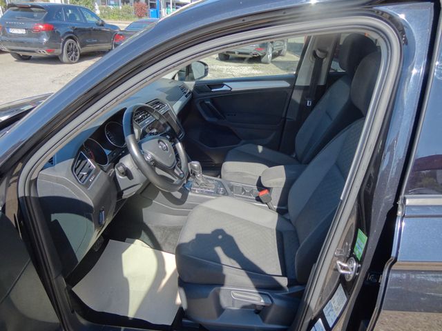 Fahrzeugabbildung Volkswagen Tiguan/R-Line/4x4/DSG/AHK/Navi/Super Optik