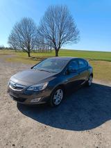 Opel Astra j 1,4 Turbo - Opel Astra aus 2010: Turbo