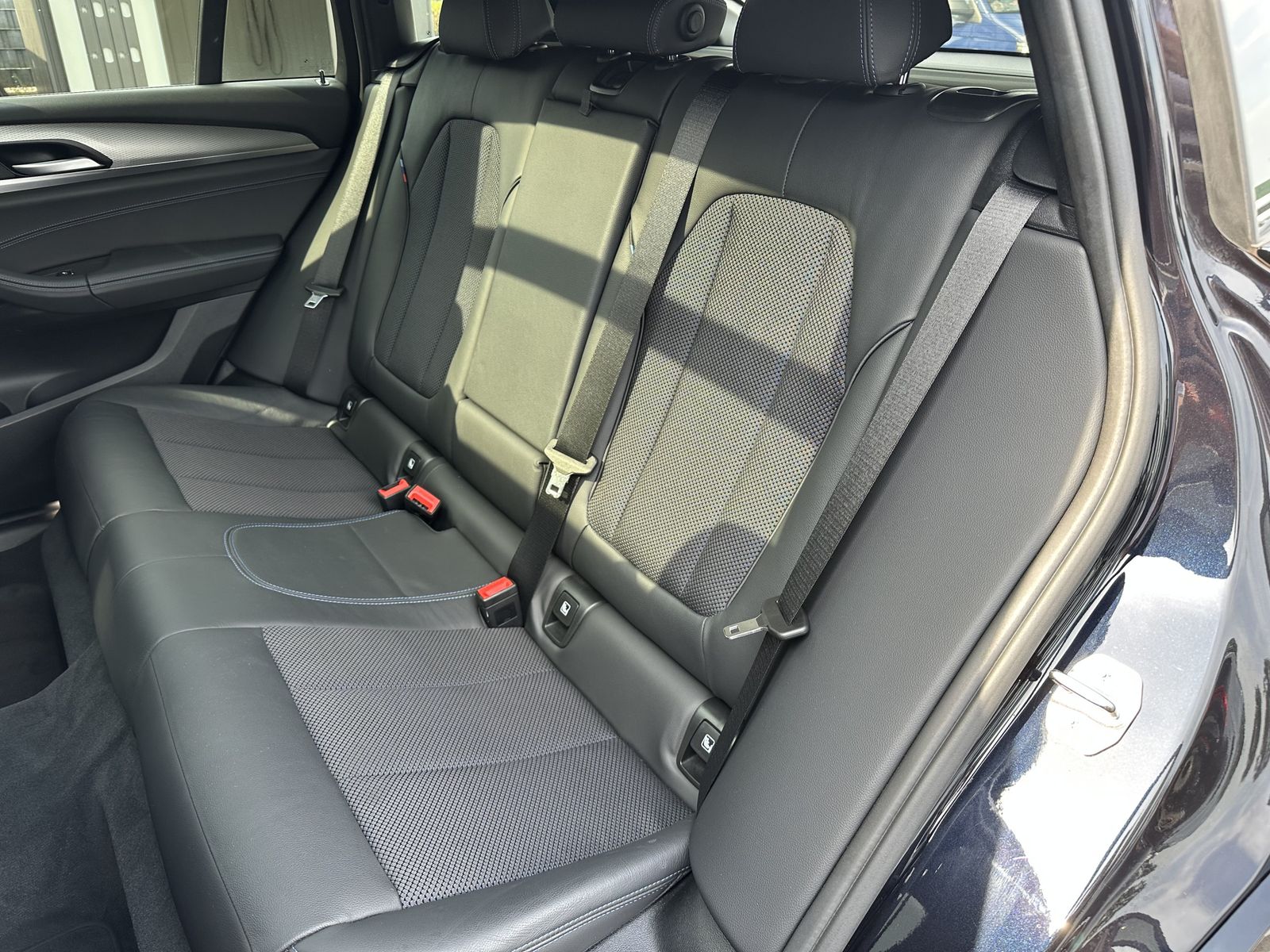 Fahrzeugabbildung BMW X4 xDrive30i M-Sport NAV+LED+PANO+360°+20ZO+HIFI