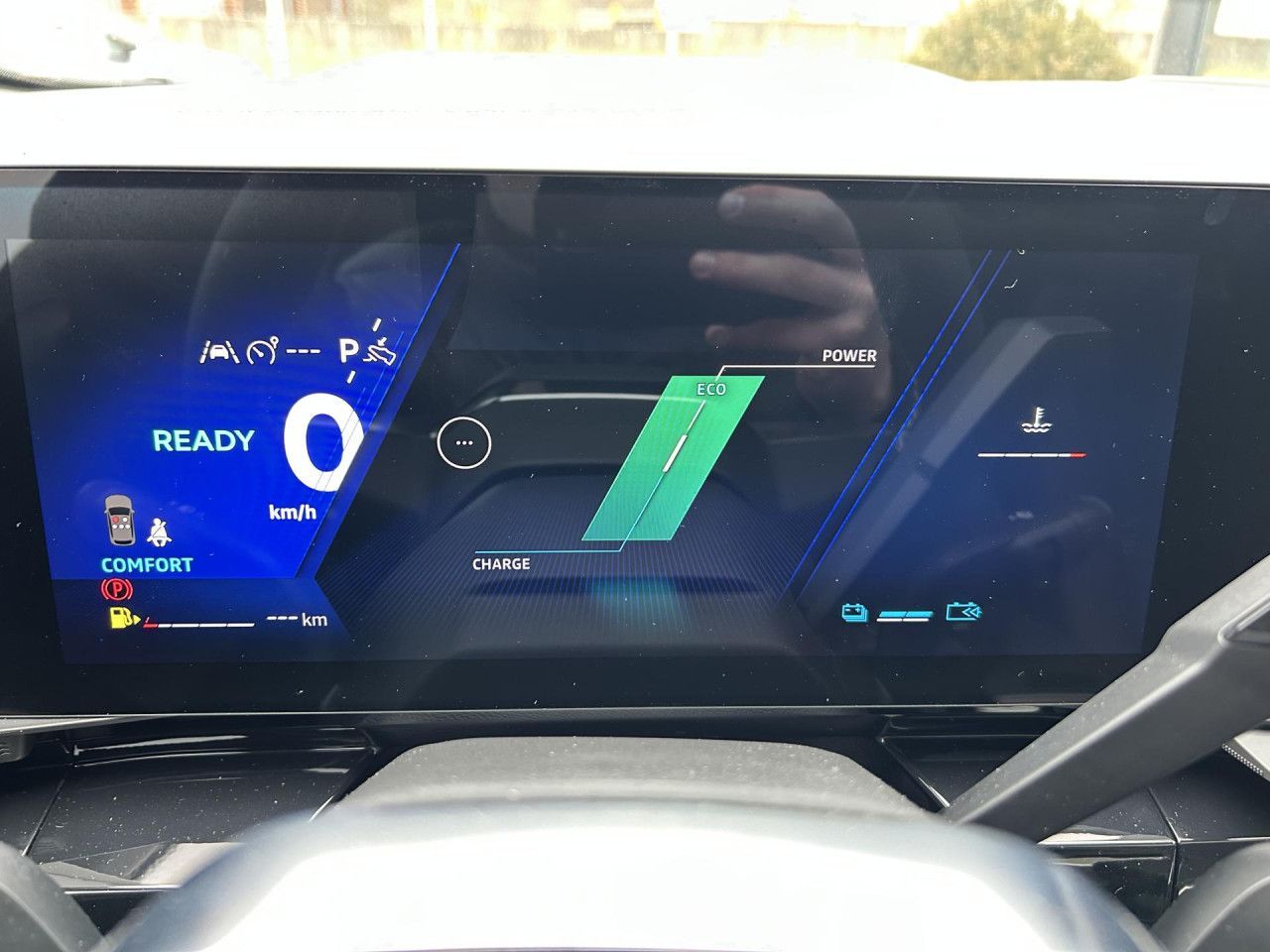 Renault Rafale - Bild 11