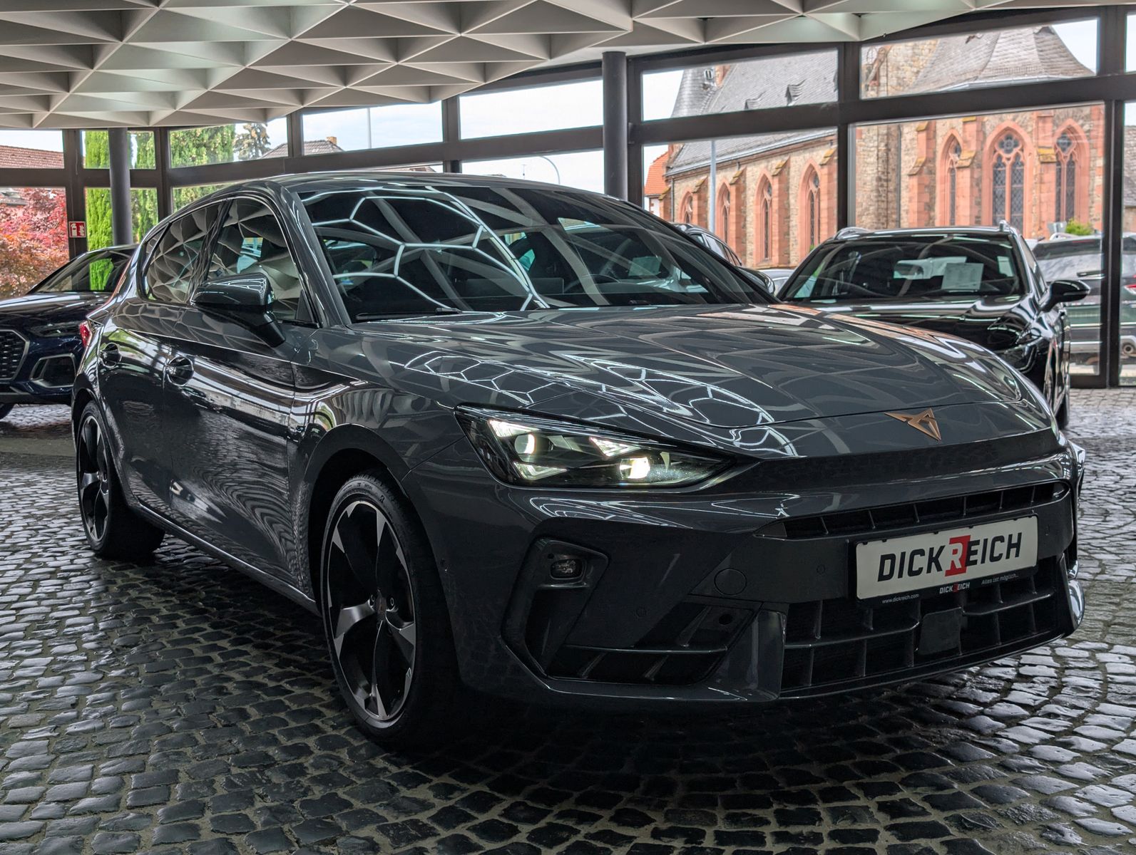 Fahrzeugabbildung CUPRA Leon 1.5 e-Hybrid ACC APP MATRIX EDGE SoH100%