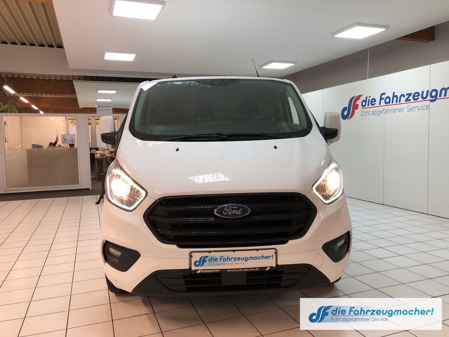 Fahrzeugabbildung Ford Transit Custom Kasten 320 L2 Trend DAB Temp PDCv