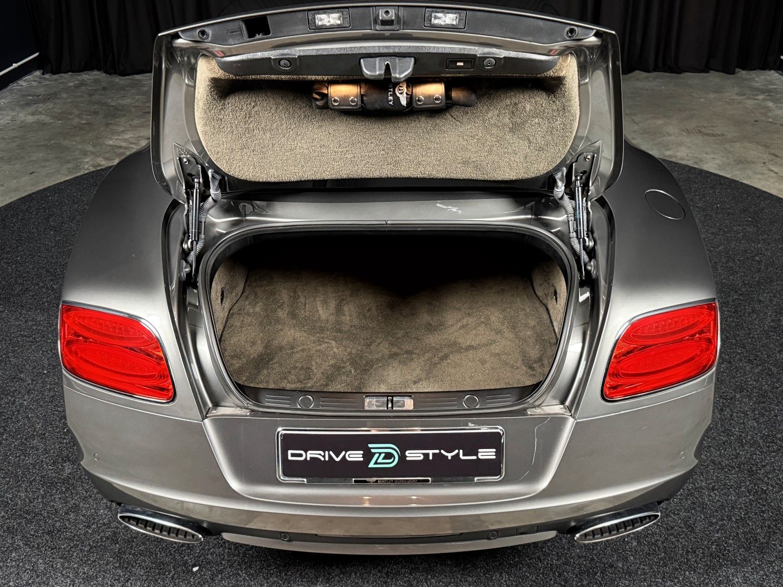Fahrzeugabbildung Bentley Continental GT 6.0 W12 Speed 4WD Automatik
