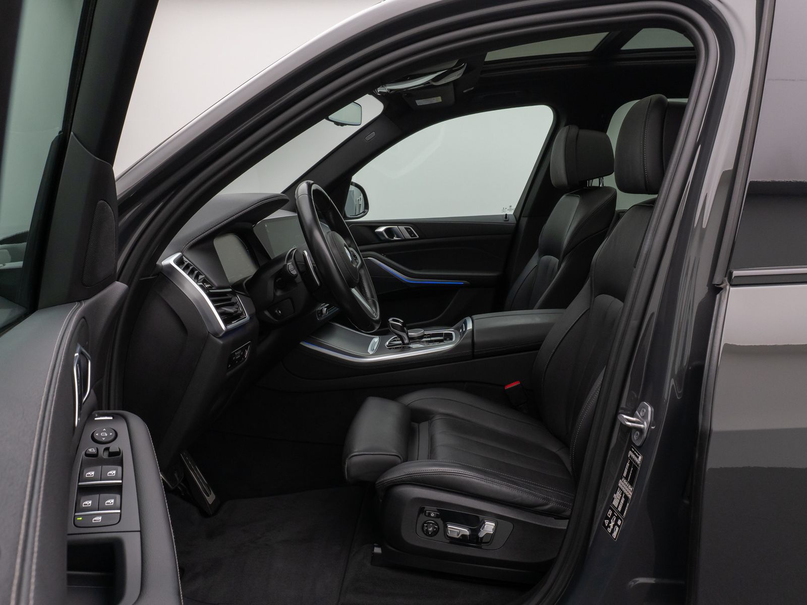 Fahrzeugabbildung BMW X5 xD40d M Sport Panorama Kamera HUD DAB HiFi