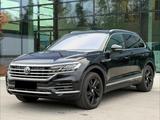 Volkswagen Touareg 3.0 V6  ACC HUD Pano AHK  Digital Tacho