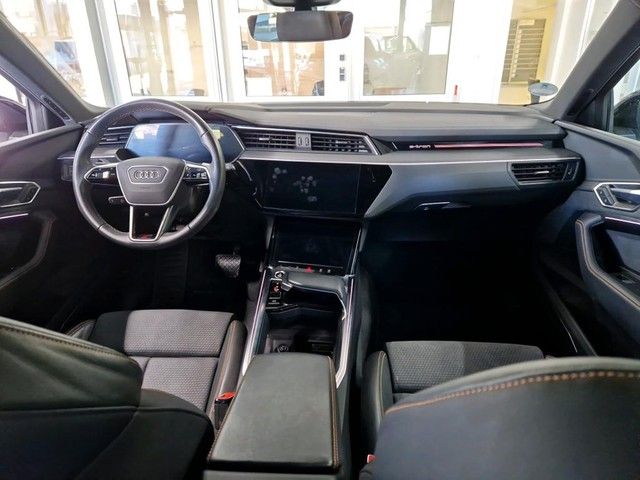 Fahrzeugabbildung Audi e-tron 55 S line black quattro B&O Navi Matrix