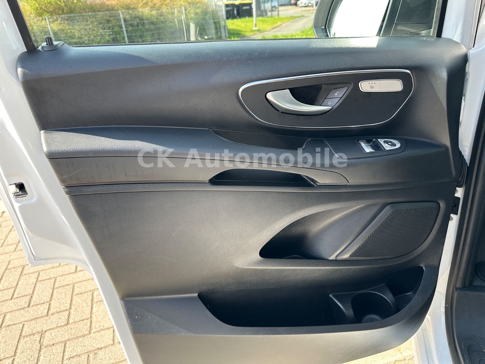 Fahrzeugabbildung Mercedes-Benz Vito Mixto 119 Lang Autom./5 Sitze/Navi/LED/AHK