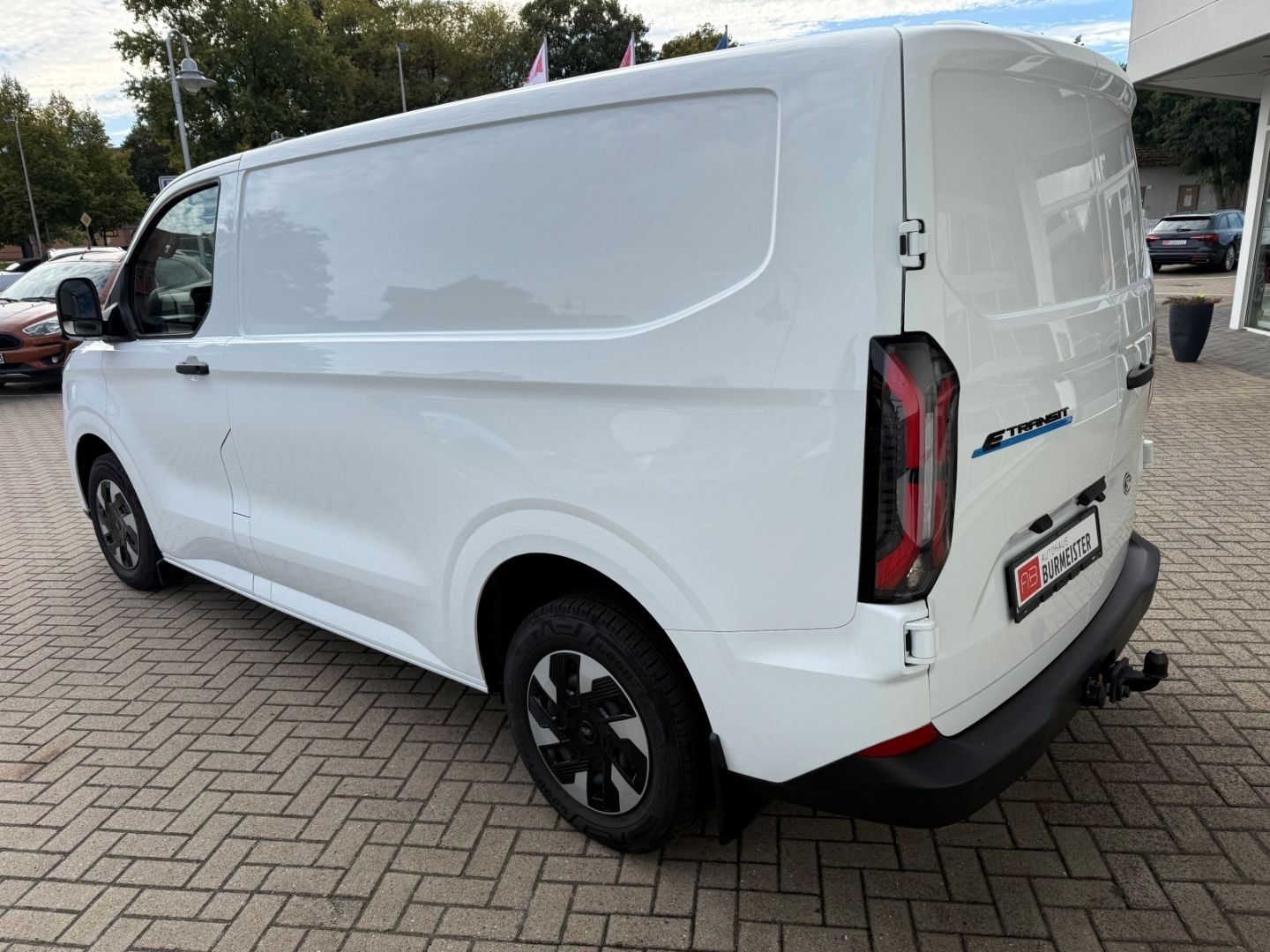 Fahrzeugabbildung Ford Transit Custom RWD E-Transit Kasten 320 L1 Trend